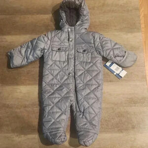 Perry Ellis Infant Snowsuit Sizec3-6 months. NWT